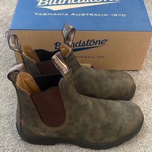 Blundstone- Classic 585- Rustic Brown size  7 (US M8/W10)